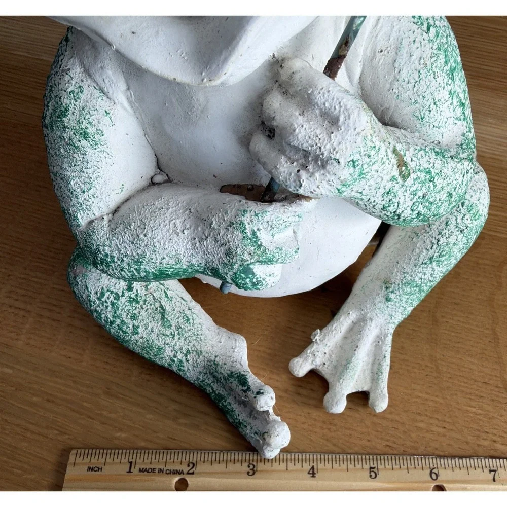 Vintage Outdoors Garden Plastic Frog Holding Flower (needs Re Painted )